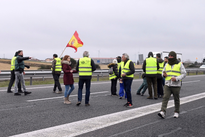 Protestas agrarias en la A62 a su paso por Burgos. -ICAL