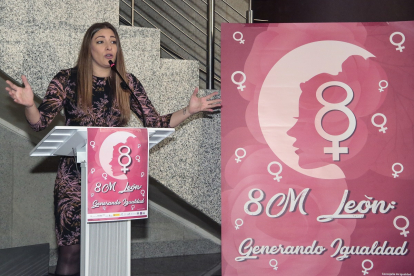 La delegada territorial de la Junta en León, Ester Muñoz, durante el acto institucional del Día de la Mujer.- ICAL