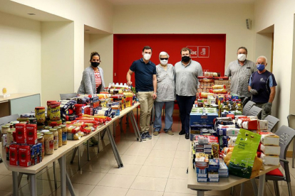 Recogida de alimentos realizada por el PSOE para el Banco de Alimentos de León. - ICAL