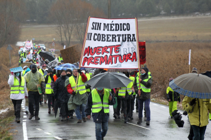 Manifestación bajo el lema : 'Sin médico ni cobertura, muerte prematura'.- ICAL