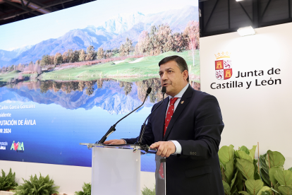 El presidente de la Diputación de Ávila, Carlos García, presenta la oferta turística de la provincia. Juan Lázaro/ Ical