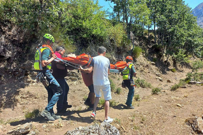 Rescatado un senderista lesionado en León - ICAL