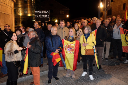 Concentración ante la sede del PSOE de Salamanca.- ICAL