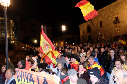 Concentración ante la sede del PSOE de Salamanca.- ICAL