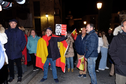 Concentración ante la sede del PSOE de Salamanca.- ICAL