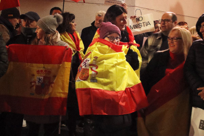 Concentración ante la sede del PSOE de León.- ICAL