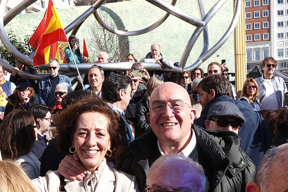El alcalde de Valladolid, Jesús Julio Carnero, junto a la diputada Mercedes Cantalapiedra en la manifestación del PP por la igualdad de los españoles. ICAL