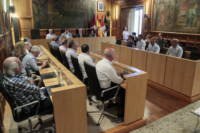 Imágenes del pleno extraordinario de final de mandato de la Diputación de León. ICAL