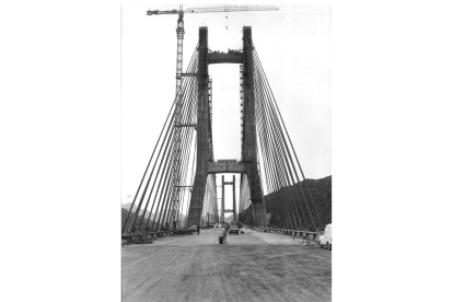 Etapa de construcción del Puente Ingeniero Fernández Casado de León. - LEÓN PROYECTA