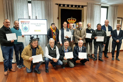 Homenaje de la Subdelegación del Gobierno en Burgos a varios miembros de REMER.- ICAL