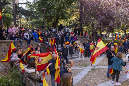 Concentración contra la amnistía convocada por Vox frente a la sede del PSOE.- ICAL