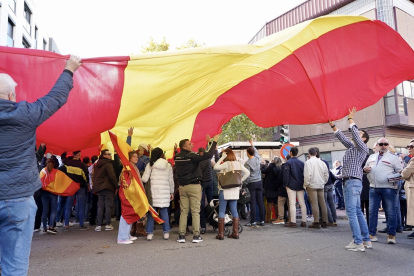 Concentración ante la sede del PSOE de Valladolid contra la amnistía.- ICAL