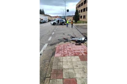 Coches de la Guardia Civil arrollados por un camión en Soria durante una persecución - E.M.