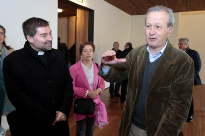 El abad de la Colegiata, Luis García y el arquitecto Juan Pablo Rodríguez en el Museo de San Isidoro. ICAL
