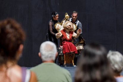 El Festival de Títeres de Segovia celebra su cuarta jornada con espectáculos en patios y teatros. - ICAL