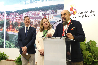 La alcaldesa de Burgos, Cristina Ayala, presenta la oferta de la capital burgalesa. -ICAL.