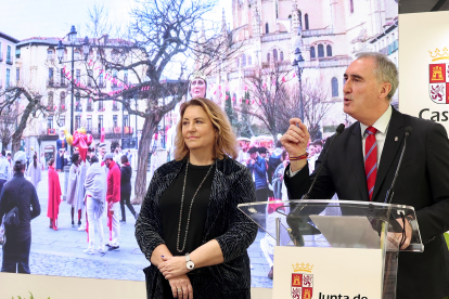 El alcalde de Segovia, José Mazarías, presenta “Segovia, una ciudad de cine”. -ICAL.