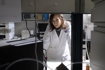 La investigadora Iria González, en la Universidad de Salamanca (ENRIQUE CARRASCAL)