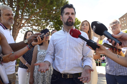 El secretario general del PSOECyL, Luis Tudanca, visita Miranda de Ebro. -ICAL