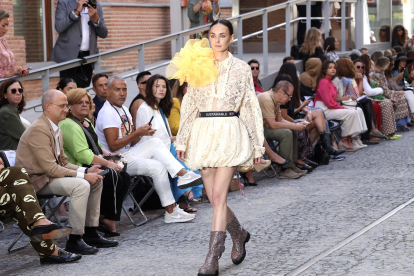 Desfile de la diseñadora Leonesa, María Lafuente en la Mercedes-Benz Fashion Week. - ICAL