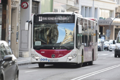 Autobús urbano en León. - ICAL