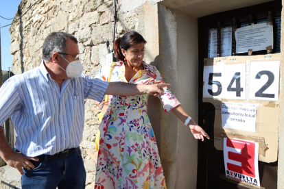 La socialista Ana Sánchez visitó la localidad zamorana que suma 542 días con el consultorio cerrado. - EM