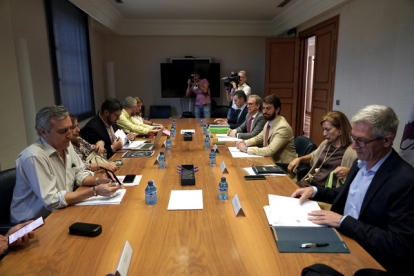Reunión de los agentes sociales con Juan García-Gallardo y Mariano Veganzones en el marco del Diálogo Social. Ical