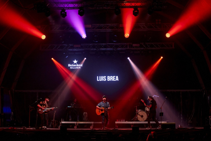 Luis Brea actúa en el último día del Sonorama Ribera 2023. -ARCALLE