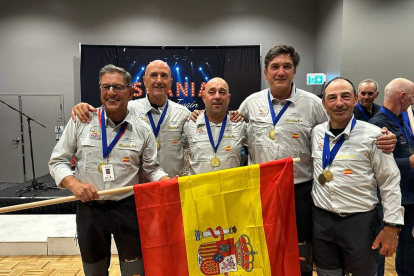 Equipo español campeón del mundo de salmónidos categoría master.- E.M.