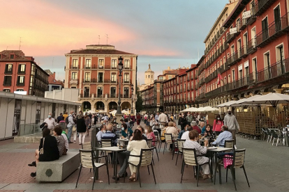 Terrazas en la Plaza Mayor de Valladolid. - ICAL