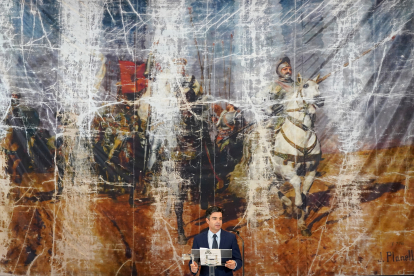 El director de la Fundación de Castilla y León Emilio Zapatero en la presentación de la restauración de la obra pictórica 'Los comuneros de Castilla y León', cedida por el Museo del Prado.- ICAL