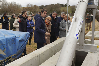 Juan Carlos Suárez-Quiñones visita la estación depuradora de aguas residuales de Villamor de los Escuderos (Zamora). ICAL