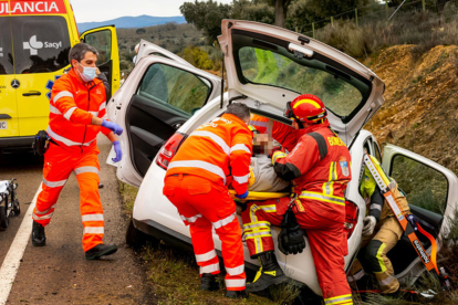 Dos mujeres heridas en un accidente en la carretera CL-526, entre las localidades de El Bodón y Robleda (Salamanca)- Vicente/ ICAL