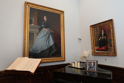 Colección de arte de la Diputación de Palencia
Detalle de la firma del retrato de Luisa Romero obra de Asterio Mañanós.- ICAL