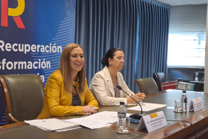 La delegada del Gobierno en Castilla y León, Virginia Barcones, y la subdelegada en Valladolid, Alicia Villar.- E. M.
