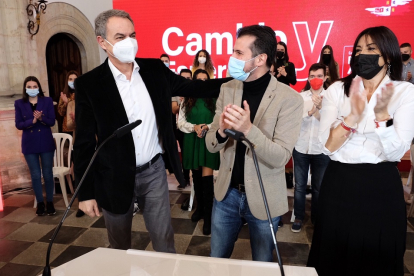 El expresidente del gobierno, José Luis Rodríguez Zapatero y el candidato a la presidencia de la Junta de Castilla y León, Luis Tudanca, participan en la clausura de la Escuela de Gobierno del PSCyL en Salamanca. - ICAL