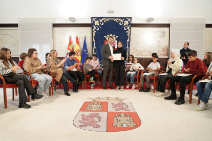 El presidente de la Junta, Alfonso Fernández Mañueco, en el acto de constitución del Foro de Participación de la Infancia y la Adolescencia de Castilla y León.- ICAL