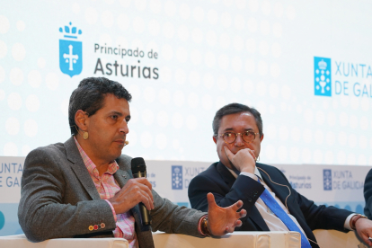 El presidente de CyLoG, Fernando Pérez Aguado, participa en una mesa redonda dentro del Foro 'Corredor Atlántico Noroeste'. ICAL
