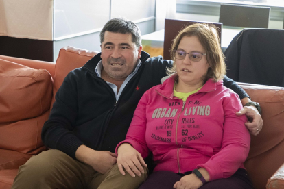 Ino Poncela y Yolanda Prieto trabajadores del CEE San Juan de Dios de Valladolid, son pareja y viven en un piso tutelado.-ICAL
