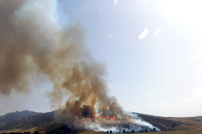 Incendio en Navalacruz (Ávila).- ICAL