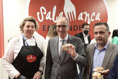 El presidente de la Diputación de Salamanca Javier Iglesias visita Madrid Fusión para la presentación del sello gastronómico Salamanca en Bandeja. -ICAL