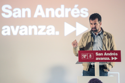 El secretario general del PSOECyL, Luis Tudanca, participa en un acto de campaña del PSOE en la Casa de Cultura de Pinilla (León)