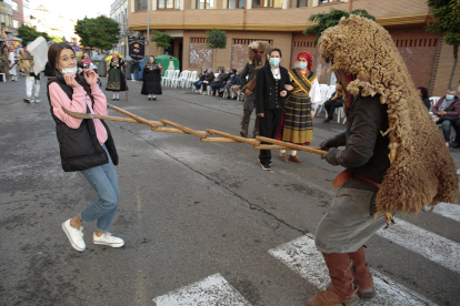 Desfiles de mascarados en La Bañeza.- ICAL