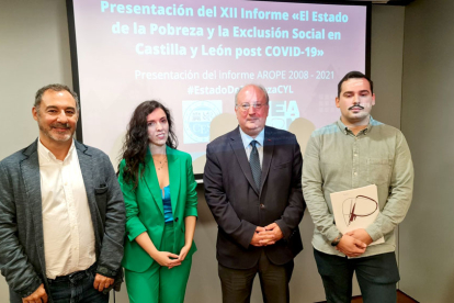 Óscar Castro, Cristina Sánchez, Enrique Cabero y Jonathan Sánchez durante la presentación del informe en la sede del CES de Castilla y León. CESCyL
