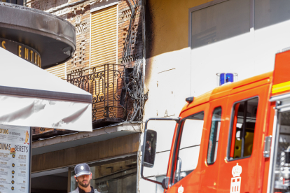 Un cortocircuito provoca un incendio en una céntrica calle de Segovia.- ICAL