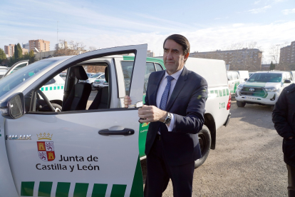 El consejero de Medio Ambiente, Vivienda y Ordenación del Territorio, Juan Carlos Suárez-Quiñones, participa en el acto de entrega de 280 vehículos todoterreno para los servicios territoriales de Medio Ambiente de la Comunidad.- ICAL