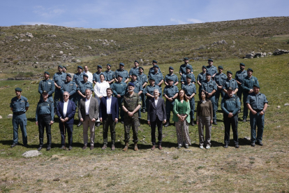 El rey Felipe VI visita el Servicio de Protección de la Naturaleza (Seprona) de la Guardia Civil en el Refugio ‘El Mellizo’ de Navacepeda de Tormes, dentro de un espacio natural protegido de la Sierra de Gredos. -ICAL