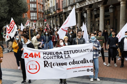 Manifestación de estudiantes en Valladolid.- J. M. LOSTAU
