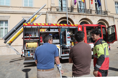 Nuevo vehículo y material de bomberos subvencionado con fondos REACT EU para el Ayuntamiento de Palencia.- ICAL