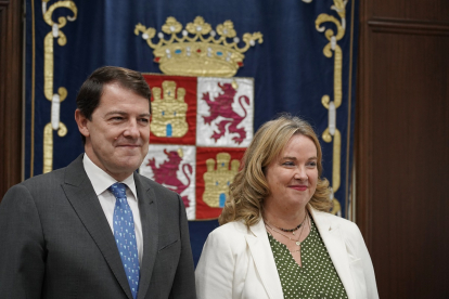 El presidente de la Junta de Castilla y León, Alfonso Fernández Mañueco, y la alcaldesa de Burgos, Cristina Ayala.- ICAL